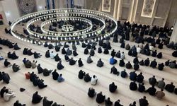 Kars'ta bayram namazında camiler doldu, taştı