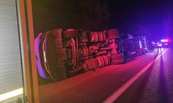 Kontrolden çıkan tır devrildi, şans eseri yara alan olmadı