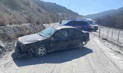 Lastiği patlayan otomobil takla attı: 1 yaralı