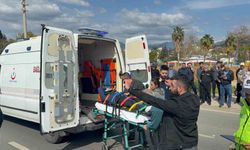 Motosiklet hafif ticari araçla çarpıştı: 2 yaralı