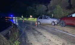 Otomobil çarpıştı: 1 kişi yaralandı, 11 aylık bebek faciadan döndü