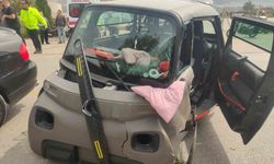 Otomobil ile elektrikli araç kafa kafaya çarpıştı: 4 yaralı