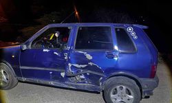 Otomobilin motosikletle çarpıştığı kaza esnasında 2 kişi yaralandı