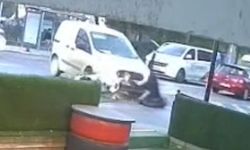 Otomobille çarpışan motosikletlinin yaralandığı kaza kamera