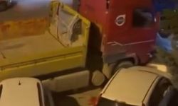 Park halindeki 9 araca çarpan tır maddi hasara neden oldu