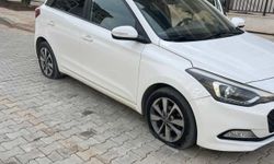 Park halindeki aracın lastikleri kesildi