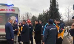 Servis midibüsü kaza yaptı: 1 ölü, 20 yaralı