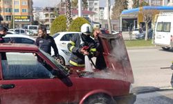 Seyir halindeki otomobil alevlere teslim oldu