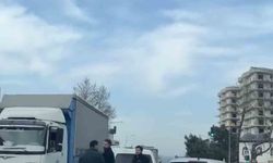 Trafikte kavga : Sürücüler birbirine girdi