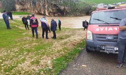 Traktördeki 4 kişi kurtarıldı