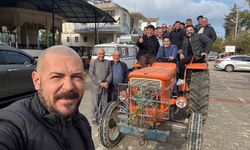 Traktörle mezarlık ziyareti