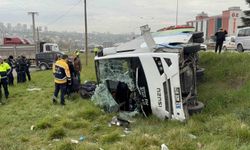 Yarışmadan dönen öğrencileri taşıyan midibüs şarampole devrildi: 9'u öğrenci 15 yaralı