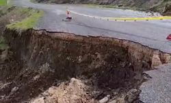 Yolda çökme meydana geldi