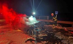 Zincirleme kaza: 2 yaralı, 1 otomobil yandı