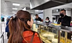 GSB Yurtlarında Gönül Köprüsü: İl Müdürü Şahin, Öğrencilerle İftar Sırasına Girdi