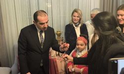 Iğdır’da Nevruz Geleneği: Vali Taşolar Aile Sofrasına Konuk Oldu Yumurta Tokuşturdu