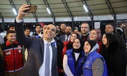 Vali Taşolar Gençlerle İftarda Buluştu, Selfie Çekti