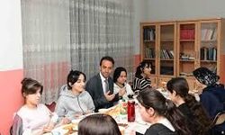 Çatak'ta öğrencilerle iftar programı düzenlendi