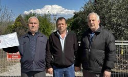 10 yıldır ödenmeyen süt paraları için fabrika önünde toplandılar