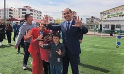 Vali Taşolar’dan Otizmli Çocuklarla Gönül Köprüsü: Gökyüzü Maviye Boyandı