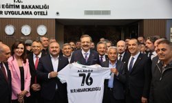 Hisarcıklıoğlu’na Alagöz Holding Iğdır FK Forması Hediye Edildi