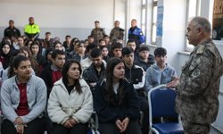 Iğdır’da Gençlerle “Güvenli Gelecek” Buluşması: Emniyet Müdürü Turgay Öğrencilerle Bir Araya Geldi