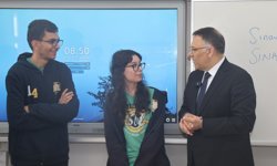 Rektör Gürel, Lise Öğrencileriyle Ders Zili Öncesi İstiklal Marşı Okudu