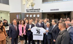 Hisarcıklıoğlu’na Alagöz Holding Iğdır FK Forması Hediye Edildi