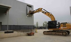 4 bin metrekarelik kaçak depo yıkıldı