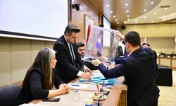 Büyükşehir'in başkanvekili 61 oyla Şahin Biba oldu