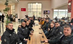 ETÜ'lü gençlerden polislere anlamlı sürpriz