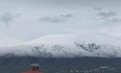 Iğdır Ovası'nı çevreleyen sıra dağlar yeniden beyaza büründü