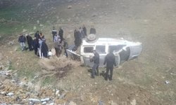 Kamyonet şarampole devrildi: 4 yaralı