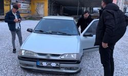 Kaza yapınca plakaları söküp kaçtı ama polisten kaçamadı