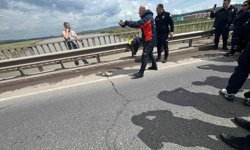 Köprüden atlamak isteyen şahıs AFAD ve polis tarafından ikna edilerek kurtarıldı