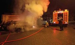 Park halindeki otomobil alevlere teslim oldu