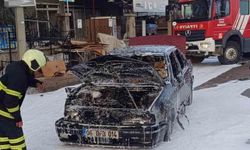 Seyir halindeki otomobil alev alev yandı