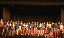 Tiyatro yarışmasında ipi Demir Ateşi göğüsledi