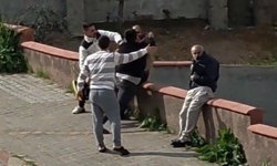 Yaşlı babasına sert çıkan şahıs, yanlış anlaşılınca darp edildi