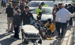 Yolun karşısına geçmeye çalışan yaşlı kadına otomobil çarptı