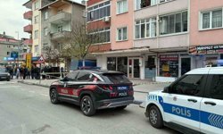 Balkondan pompalı tüfekle husumetlisini vurdu