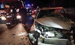 Beykoz'da servis minibüsü ile otomobil çarpıştı: 1'i ağır 12 yaralı