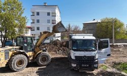 Iğdır Belediyesi Özgür Mahallesi’nde Park Yapımına Başladı