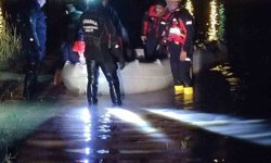 Diyarbakır'da selde mahsur kalan çobanı AFAD ve JAK ekipleri kurtardı