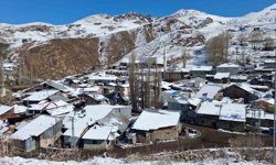 Dümbüllü Deresi'nde Nisan karı sürprizi