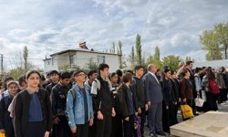 Kaymakam Erdoğan Öğrencilerle Aynı Sırada