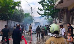 Ev eşyası yüklü pikap alevlere teslim oldu