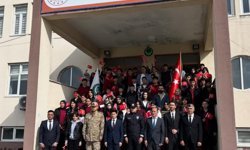 ARALIK KAYMAKAMINDAN OKUL ZİYARETİ VE BAYRAK TÖRENİ