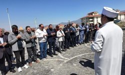 Iğdır Üniversitesinde Şehit Öğretmen ve Öğrenciler İçin Gıyabi Cenaze Namazı Kılındı