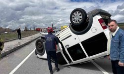 Hafif ticari araç takla attı: 1 yaralı